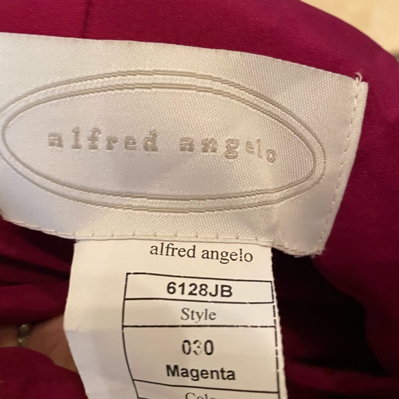 ❣️NWT❣️MAGENTA junior brides made dress - Picture 7 of 8